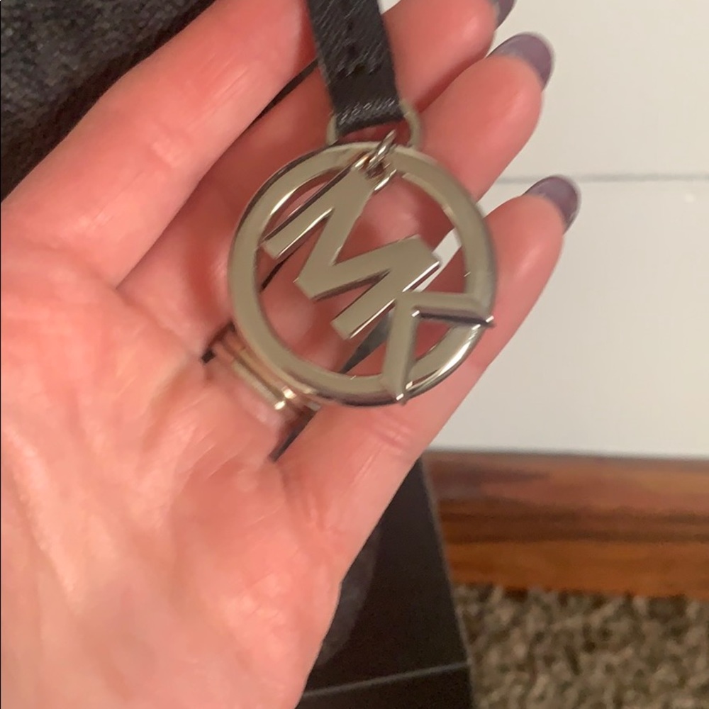 Micheal Kors bag. - Picture 2 of 3